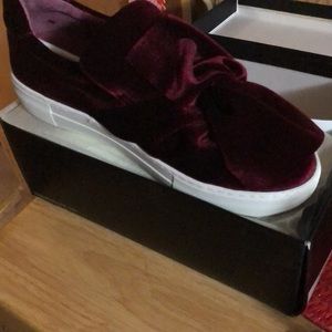 Never worn Swayed sneakers (size10)